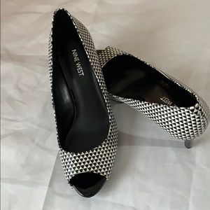 Nine West Open-toed Platform Heels, Size 8 MAKE AN OFFER!!!